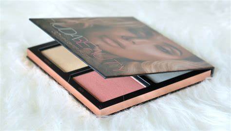 Huda Beauty - 3D Highlighter Palette